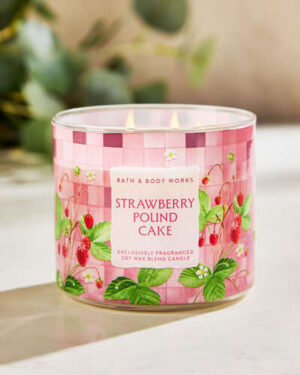 White Barn Strawberry Pound Cake 3-Wick Scented Candle 14.5 oZ 411g